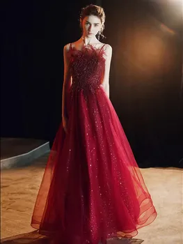 Модные вечерние платья бордового цвета со шнуровкой Sparghetti на спине, цветочная аппликация из бисера и перьев
