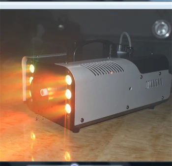 Машина дыма диско dj машины тумана дистанционного управления наивысшей мощности 900W RGB беспроволочная для партии пропалывая машину тумана